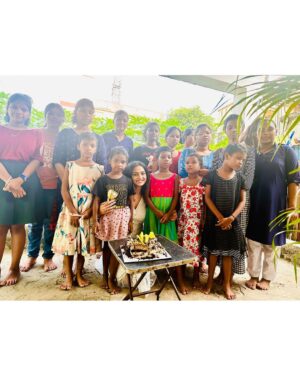 Sheetal Patra Instagram - Moments like this makes my heart smile!♥️
Grateful for the most heartwarming birthday spent with the incredible kids at “Asha Kiran orphanage.
Their little, shy but genuine love-filled gestures touched my soul🥹❤️…Sharing my special day with these cuties was a true blessing😇🙏
May God shower these beloved children with boundless happiness 🫶🌟
 #BirthdayBlessings #SpreadLove #godsfavchildren #littlehappiness