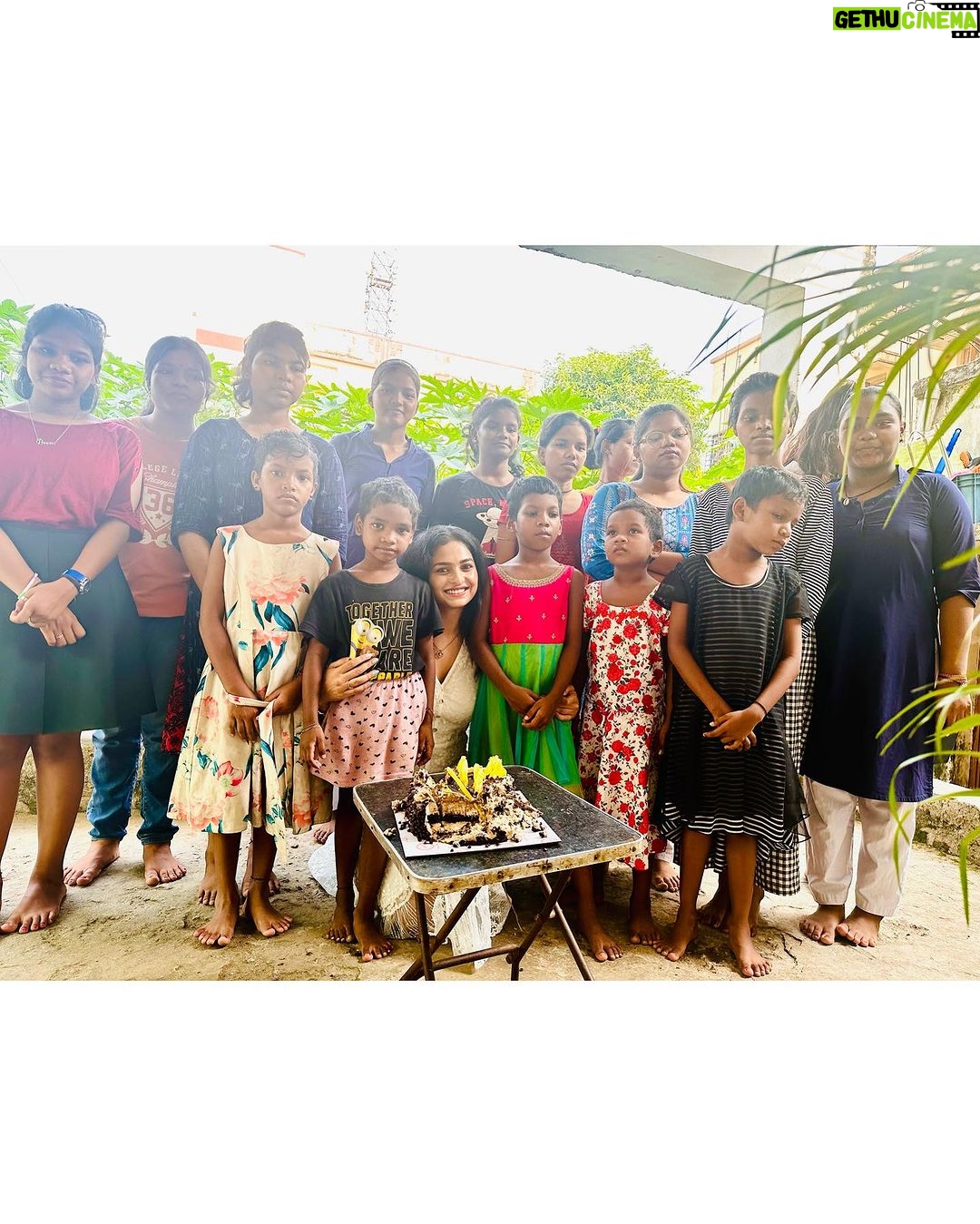 Sheetal Patra - 39.7K Likes - Moments like this makes my heart smile!♥️
Grateful for the most heartwarming birthday spent with the incredible kids at “Asha Kiran orphanage.
Their little, shy but genuine love-filled gestures touched my soul🥹❤️…Sharing my special day with these cuties was a true blessing😇🙏
May God shower these beloved children with boundless happiness 🫶🌟
#BirthdayBlessings #SpreadLove #godsfavchildren #littlehappiness
