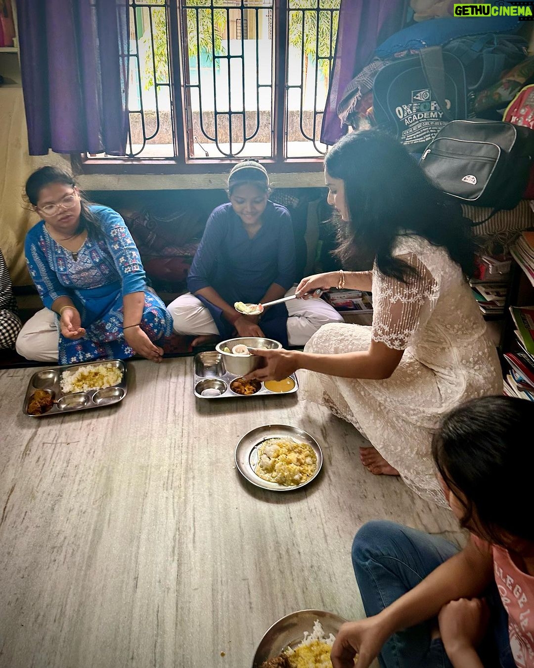 Sheetal Patra - 39.7K Likes - Moments like this makes my heart smile!♥️
Grateful for the most heartwarming birthday spent with the incredible kids at “Asha Kiran orphanage.
Their little, shy but genuine love-filled gestures touched my soul🥹❤️…Sharing my special day with these cuties was a true blessing😇🙏
May God shower these beloved children with boundless happiness 🫶🌟
#BirthdayBlessings #SpreadLove #godsfavchildren #littlehappiness