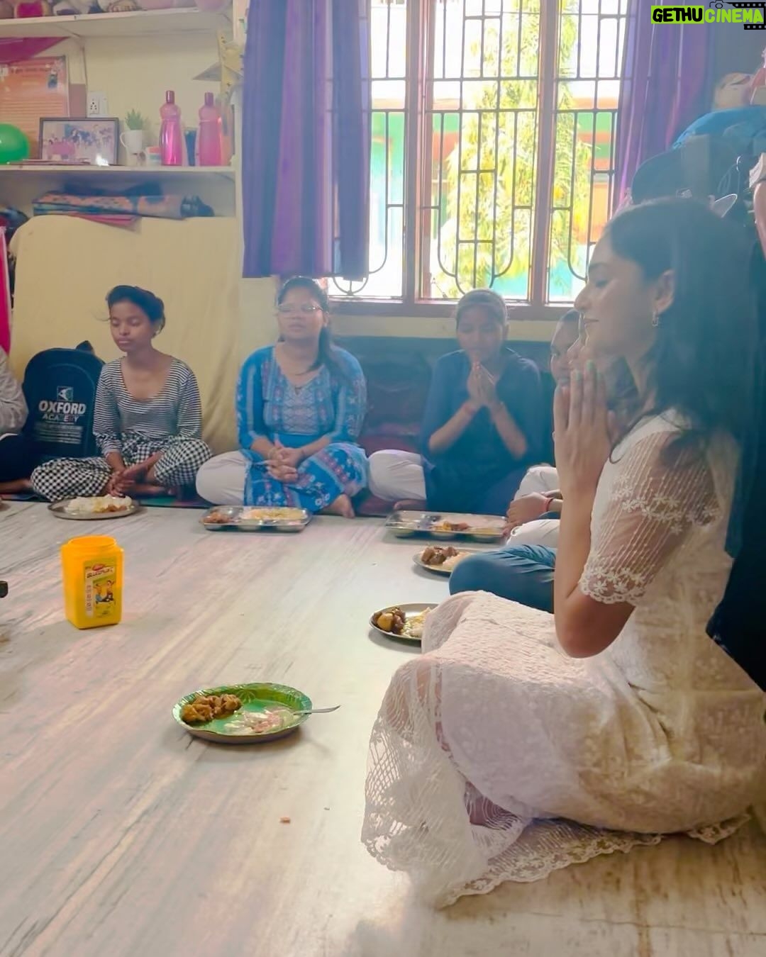 Sheetal Patra - 39.7K Likes - Moments like this makes my heart smile!♥️
Grateful for the most heartwarming birthday spent with the incredible kids at “Asha Kiran orphanage.
Their little, shy but genuine love-filled gestures touched my soul🥹❤️…Sharing my special day with these cuties was a true blessing😇🙏
May God shower these beloved children with boundless happiness 🫶🌟
#BirthdayBlessings #SpreadLove #godsfavchildren #littlehappiness