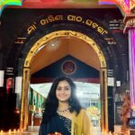 Sheetal Patra Instagram - ଶୁଭ ଦୀପାବଳୀ 🪔✨ ଦୀପାବଳୀ ରେ ମା’ଙ୍କ ଦର୍ଶନ ଓ ମା’ଙ୍କ ପାଖରେ ଦୀପ ଜାଳିବାର ସୌଭାଗ୍ୟ ❤️🙏 ମା ତାରିଣୀ ସବୁ ଅନ୍ଧାରକୁ ଦୂର କରି ସମସ୍ତଙ୍କ ଜୀବନ ଆଲୋକମୟ କରନ୍ତୁ 🌟 Thank you Maa for the blessing of having my Mama beside me being my light through every darkness in life🕯️ Love you @geetanjali._.patra 🫂❤️ #blessed #blissfuldarshan #maa #ghatagaontarini #illuminate #enlighten #lives #joy #positivity #diwali