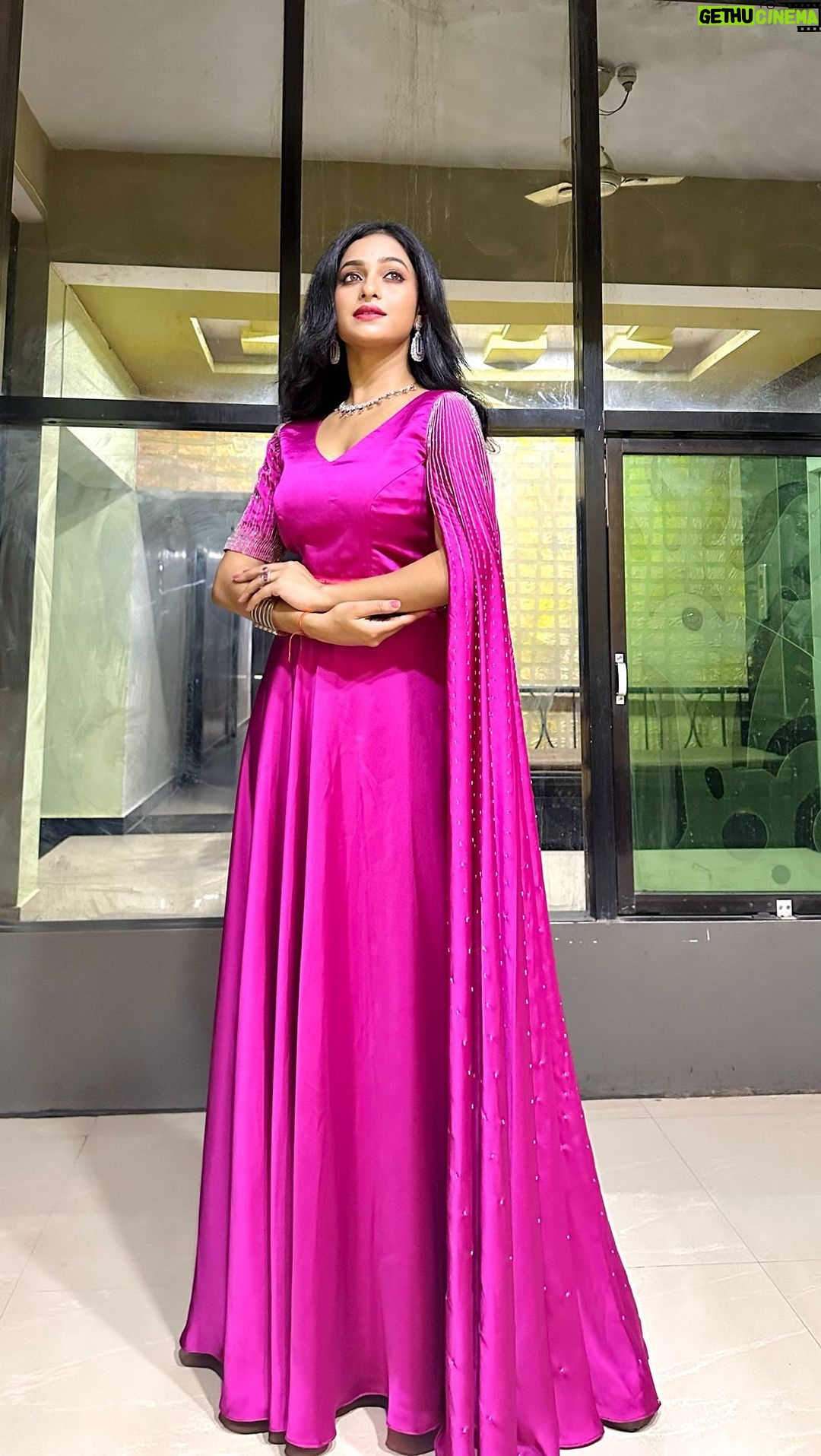 Sheetal Patra Instagram - Spreading wings to my fairy auraπ§ββοΈβ¨ Loving this *pari* outfit from @soulbyindian by @peachypink_vibe ππ #prettyinpink #flareandfab #reels #reelsinsta #reelininpink #pinksideoflife #hope #love #glam #showtime #sheetalpatra