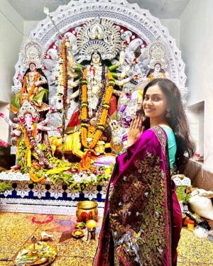 Sheetal Patra Instagram - Her kindness and fierceness is unparalleled!❤️
Happy Vijayadashami!🙏🌺
May the strength & power within us triumph over the demons, both within and around us!🌟
Wishing everyone joy, peace & good health 🌸
Jay maa Durga!🙌