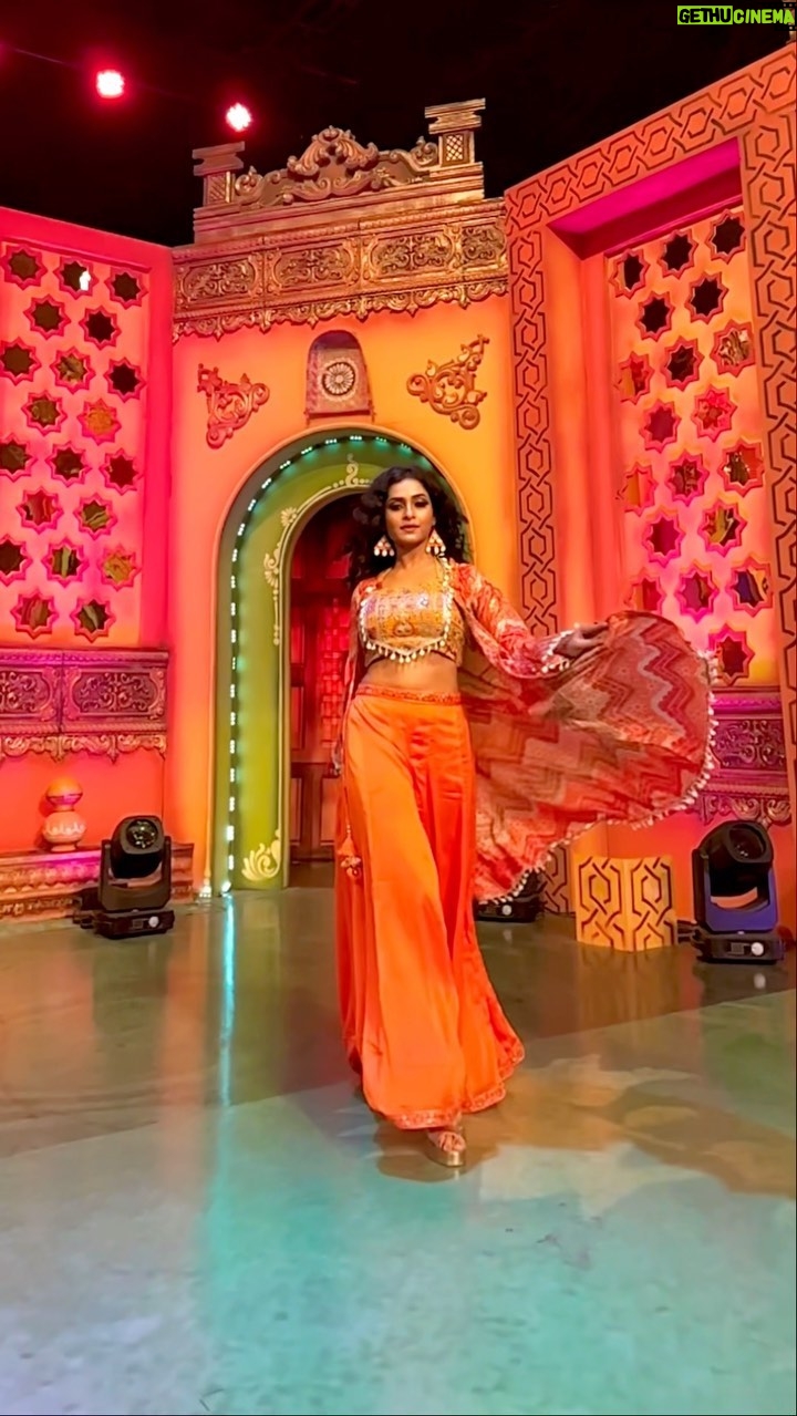 Sheetal Patra Instagram - Embracing the vibrant hues of Navaratri! ๐๐งก๐ Wearing @mahendrabaral_official Makeup: @manoj82617 Hair: @juliswain7 #NavaratriVibes #navratri #durgamaa #durgapuja #ootd #navratrilook #popofcolour #festive #favtimeoftheyear #welcominggoddessenergy #positivity #light #celebratingnineformsofmaadurga #celebratingwomen