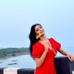 Sheetal Patra Instagram – Taking my own time to bloom!🌻

Eita kau bridge Guess kariparibe?!