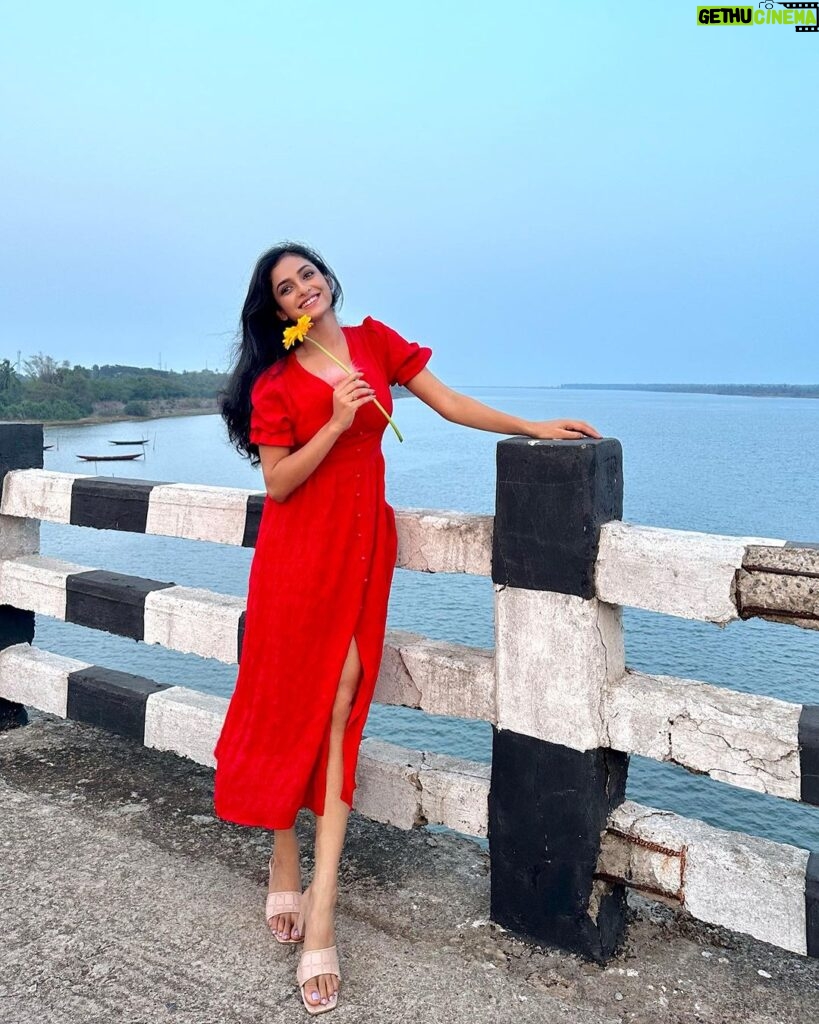 Sheetal Patra Instagram - Taking my own time to bloom!🌻 Eita kau bridge Guess kariparibe?!