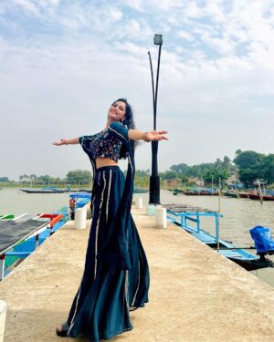 Sheetal Patra Instagram - Anchored with Hope & Positivity 🦋🌸💕

Guys can you Guess the location?!🐬