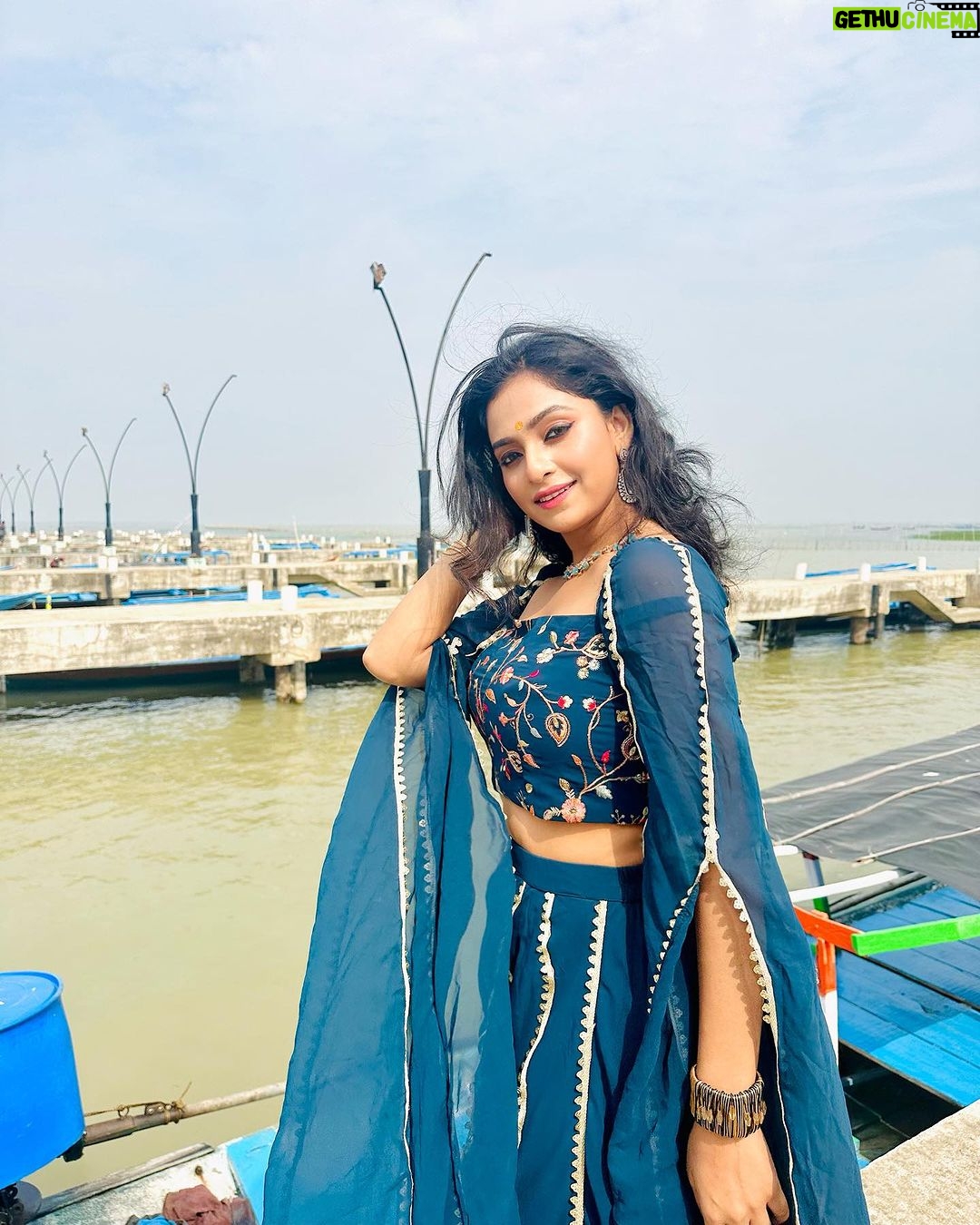 Sheetal Patra - 15K Likes - Anchored with Hope & Positivity 🦋🌸💕
Guys can you Guess the location?!🐬
