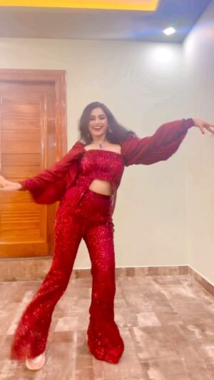 Sheetal Patra Instagram - A little thumak thumak after show!❤️

Karanjia audience were lit tonight🔥