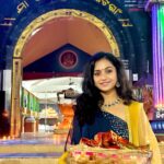 Sheetal Patra Instagram - ଶୁଭ ଦୀପାବଳୀ 🪔✨ ଦୀପାବଳୀ ରେ ମା’ଙ୍କ ଦର୍ଶନ ଓ ମା’ଙ୍କ ପାଖରେ ଦୀପ ଜାଳିବାର ସୌଭାଗ୍ୟ ❤️🙏 ମା ତାରିଣୀ ସବୁ ଅନ୍ଧାରକୁ ଦୂର କରି ସମସ୍ତଙ୍କ ଜୀବନ ଆଲୋକମୟ କରନ୍ତୁ 🌟 Thank you Maa for the blessing of having my Mama beside me being my light through every darkness in life🕯️ Love you @geetanjali._.patra 🫂❤️ #blessed #blissfuldarshan #maa #ghatagaontarini #illuminate #enlighten #lives #joy #positivity #diwali