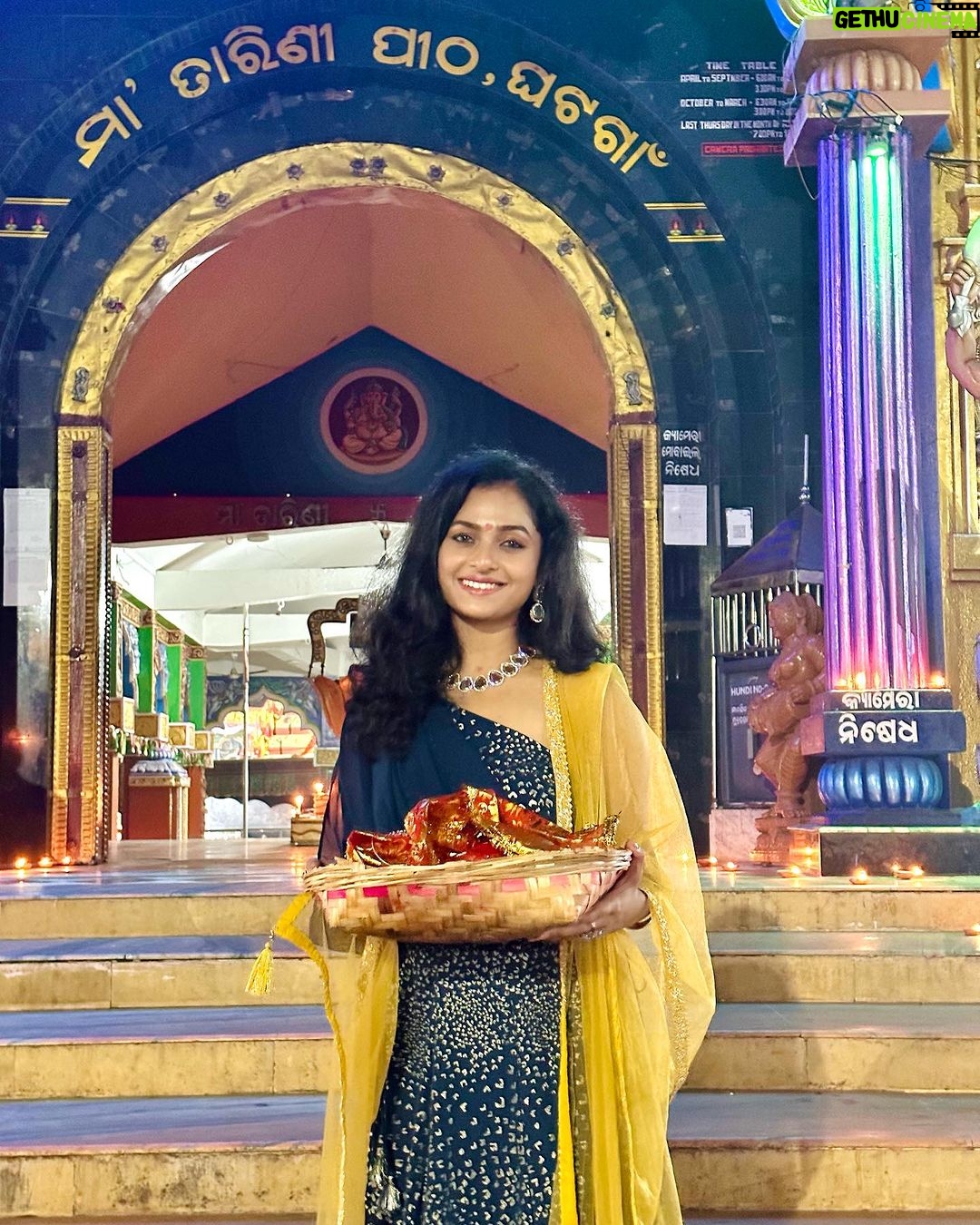 Sheetal Patra - 21.1K Likes - ଶୁଭ ଦୀପାବଳୀ 🪔✨
ଦୀପାବଳୀ ରେ ମା’ଙ୍କ ଦର୍ଶନ ଓ ମା’ଙ୍କ ପାଖରେ ଦୀପ ଜାଳିବାର ସୌଭାଗ୍ୟ ❤️🙏
ମା ତାରିଣୀ ସବୁ ଅନ୍ଧାରକୁ ଦୂର କରି ସମସ୍ତଙ୍କ ଜୀବନ ଆଲୋକମୟ କରନ୍ତୁ 🌟
Thank you Maa for the blessing of having my Mama beside me being my light through every darkness in life🕯️
Love you @geetanjali._.patra 🫂❤️
#blessed #blissfuldarshan #maa #ghatagaontarini #illuminate #enlighten #lives #joy #positivity #diwali