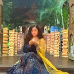 Sheetal Patra Instagram - ଶୁଭ ଦୀପାବଳୀ 🪔✨ ଦୀପାବଳୀ ରେ ମା’ଙ୍କ ଦର୍ଶନ ଓ ମା’ଙ୍କ ପାଖରେ ଦୀପ ଜାଳିବାର ସୌଭାଗ୍ୟ ❤️🙏 ମା ତାରିଣୀ ସବୁ ଅନ୍ଧାରକୁ ଦୂର କରି ସମସ୍ତଙ୍କ ଜୀବନ ଆଲୋକମୟ କରନ୍ତୁ 🌟 Thank you Maa for the blessing of having my Mama beside me being my light through every darkness in life🕯️ Love you @geetanjali._.patra 🫂❤️ #blessed #blissfuldarshan #maa #ghatagaontarini #illuminate #enlighten #lives #joy #positivity #diwali