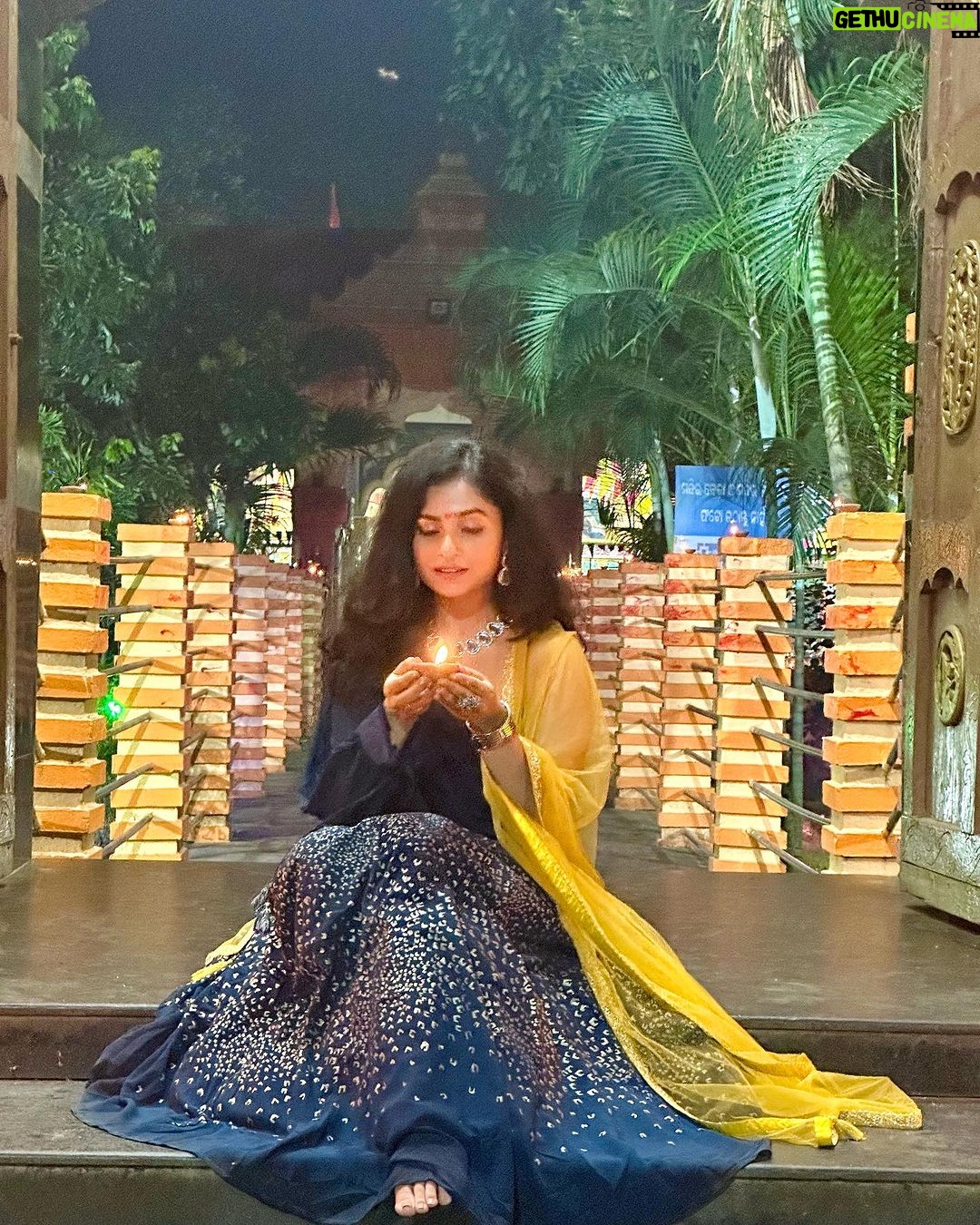 Sheetal Patra - 21.1K Likes - ଶୁଭ ଦୀପାବଳୀ 🪔✨
ଦୀପାବଳୀ ରେ ମା’ଙ୍କ ଦର୍ଶନ ଓ ମା’ଙ୍କ ପାଖରେ ଦୀପ ଜାଳିବାର ସୌଭାଗ୍ୟ ❤️🙏
ମା ତାରିଣୀ ସବୁ ଅନ୍ଧାରକୁ ଦୂର କରି ସମସ୍ତଙ୍କ ଜୀବନ ଆଲୋକମୟ କରନ୍ତୁ 🌟
Thank you Maa for the blessing of having my Mama beside me being my light through every darkness in life🕯️
Love you @geetanjali._.patra 🫂❤️
#blessed #blissfuldarshan #maa #ghatagaontarini #illuminate #enlighten #lives #joy #positivity #diwali