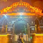 Sheetal Patra Instagram - ଶୁଭ ଦୀପାବଳୀ 🪔✨ ଦୀପାବଳୀ ରେ ମା’ଙ୍କ ଦର୍ଶନ ଓ ମା’ଙ୍କ ପାଖରେ ଦୀପ ଜାଳିବାର ସୌଭାଗ୍ୟ ❤️🙏 ମା ତାରିଣୀ ସବୁ ଅନ୍ଧାରକୁ ଦୂର କରି ସମସ୍ତଙ୍କ ଜୀବନ ଆଲୋକମୟ କରନ୍ତୁ 🌟 Thank you Maa for the blessing of having my Mama beside me being my light through every darkness in life🕯️ Love you @geetanjali._.patra 🫂❤️ #blessed #blissfuldarshan #maa #ghatagaontarini #illuminate #enlighten #lives #joy #positivity #diwali