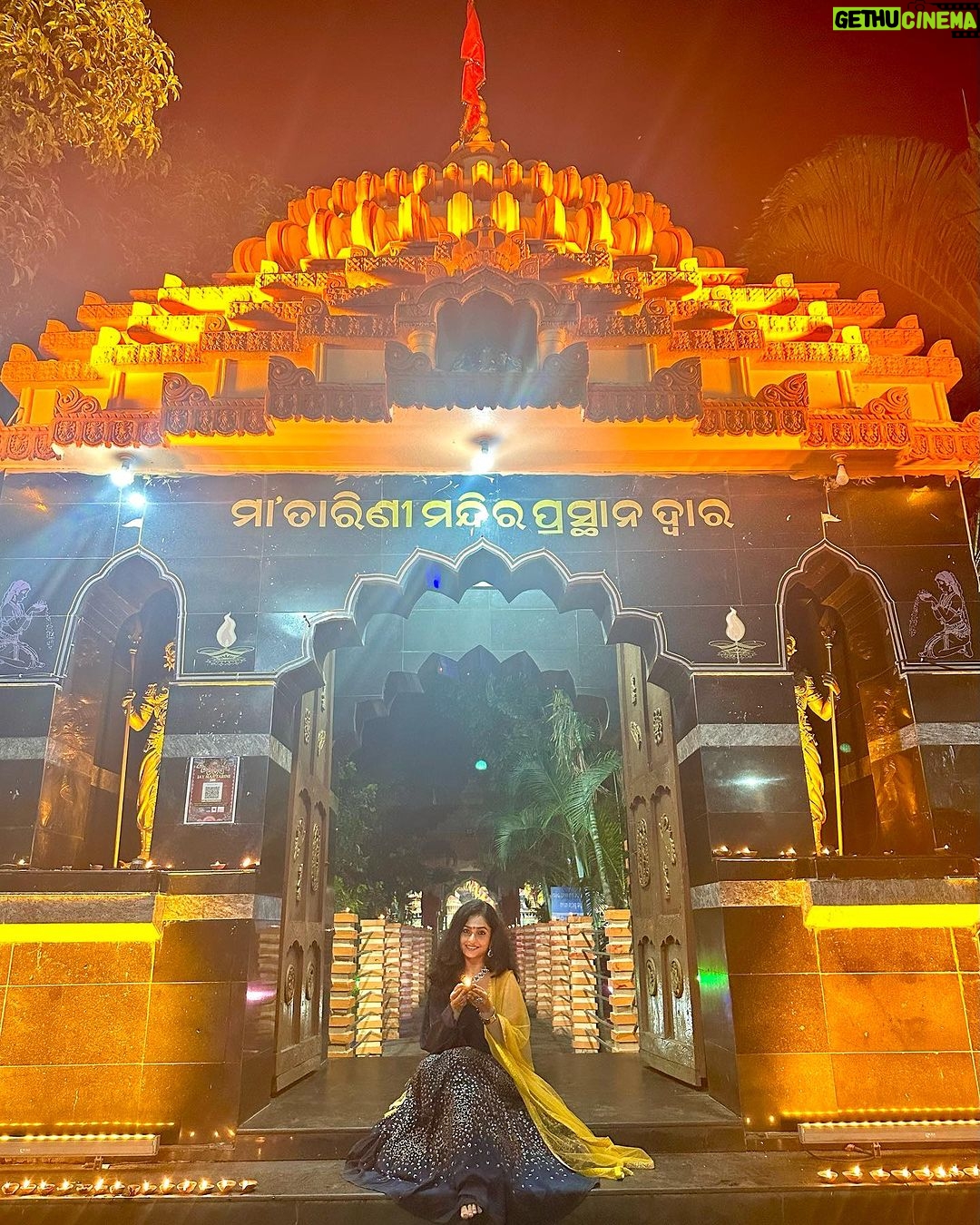 Sheetal Patra - 21.1K Likes - ଶୁଭ ଦୀପାବଳୀ 🪔✨
ଦୀପାବଳୀ ରେ ମା’ଙ୍କ ଦର୍ଶନ ଓ ମା’ଙ୍କ ପାଖରେ ଦୀପ ଜାଳିବାର ସୌଭାଗ୍ୟ ❤️🙏
ମା ତାରିଣୀ ସବୁ ଅନ୍ଧାରକୁ ଦୂର କରି ସମସ୍ତଙ୍କ ଜୀବନ ଆଲୋକମୟ କରନ୍ତୁ 🌟
Thank you Maa for the blessing of having my Mama beside me being my light through every darkness in life🕯️
Love you @geetanjali._.patra 🫂❤️
#blessed #blissfuldarshan #maa #ghatagaontarini #illuminate #enlighten #lives #joy #positivity #diwali