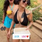Shenaz Treasurywala Instagram - Send this to your friends and see what they pick- 10 Cr or Love of your life? Which one would you pick if I met you on the beach in Goa and asked you :)) Be honest come on. Ask your crush, friends, girlfriend / boyfriend now ;) #shenazquestions #beachquestions #voxpop #goabeach Goa, Morgim