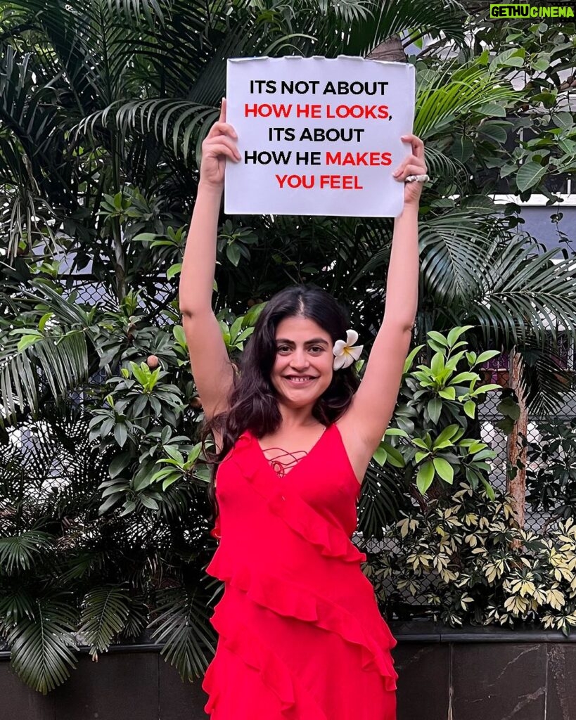 Shenaz Treasurywala Instagram - Is attraction more than looks? What do you feel? ( more on this topic in chapter 2 of my book 📕 -‘All he left me was a recipe ‘- has a story about this) -link in profile and stories. #allheleftmewasarecipe #allheleftme Mumbai, Maharashtra