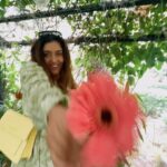 Shireen Mirza Instagram - If it makes you happy it doesn’t have to make sense to others 🦋 Shot and edited by @jasminbhasin2806 😘 #reel #fyp #fashion #ootd #audio #tallgirl #look #trending #makeup #hairstyles #longhair #influencer #tallgirls #vacation #vibe #reelitfeelit #reelkarofeelkaro #fashion #ootd