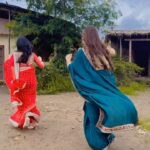 Shireen Mirza Instagram - Just Nitya and Mahima’s thing 😉🤣 #reelsinstagram #reelsvideo #funnyvideos #mahi #trendingnow #explore #foryou