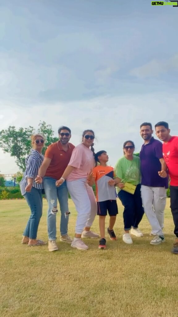 Shireen Mirza Instagram - Nobody can entertain us more than us 🤣😂 #familyunion #family #brosis #trending #viral #fyp #reels #reelsinstagram #kingkhan #srk #family #brother #sisters #jaipur #vacation