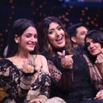 Shireen Mirza Instagram - Our Parivar in Star Parivar! #team #yhc #spa Picture credits to @camcraftproductions 👏 Make up @swatidedhia_makeup Outfit @the_chess_room Jewellery @aquamarine_jewellery