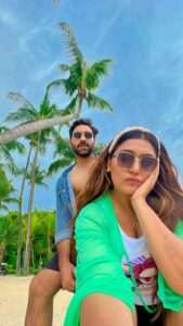 Shireen Mirza Instagram - How do I always forget that I have a wife 🫣🤷🏻‍♂️ #trending #trendingreels #reelsinstagram #reels #funny #husbandandwife #flight #fyp #explore #shireenmirza #hasansartaj #sunday #sundayfunday #singapore [ husband wife jokes, travel, Singapore, explorer, destination, love, couple ]