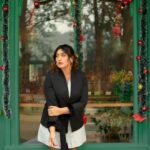 Shireen Mirza Instagram - Pick my new wallpaper 📷🤳 1,2,3?