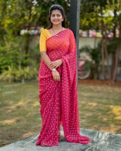 Shiva Jyothi Instagram - Life is a test, give it your best. ❤️❤️❤️❤️ Saree @label_dishana ❤️ #newpost #instagram #instagood #pics #jyothakka #shivajyothi #saree #sareelove