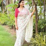 Shiva Jyothi Instagram - You live, you learn, you upgrade ❤️🫰❤️ Saree @label_dishana ❤️ #newpost #instagram #instagood #sareelove #saree #nature #happiness #shivajyothi #jyothakka