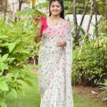 Shiva Jyothi Instagram - You live, you learn, you upgrade ❤️🫰❤️ Saree @label_dishana ❤️ #newpost #instagram #instagood #sareelove #saree #nature #happiness #shivajyothi #jyothakka