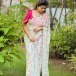 Shiva Jyothi Instagram - You live, you learn, you upgrade ❤️🫰❤️ Saree @label_dishana ❤️ #newpost #instagram #instagood #sareelove #saree #nature #happiness #shivajyothi #jyothakka