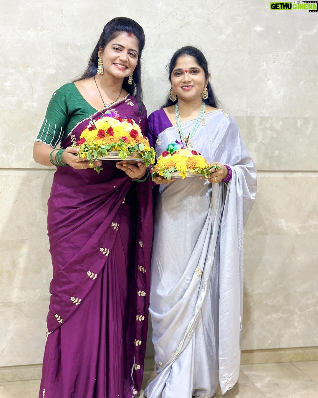 Shiva Jyothi Instagram - సద్దుల బతుకమ్మ .. . Our sarees from @pattusarees_dc3 ❤️ ‼️Disclaimer‼️ - all pictures are subjected to copyright! #saddulabathukamma #bathukamma #bathukamma2023 #dubaibathukamma Dubai, United Arab Emirates