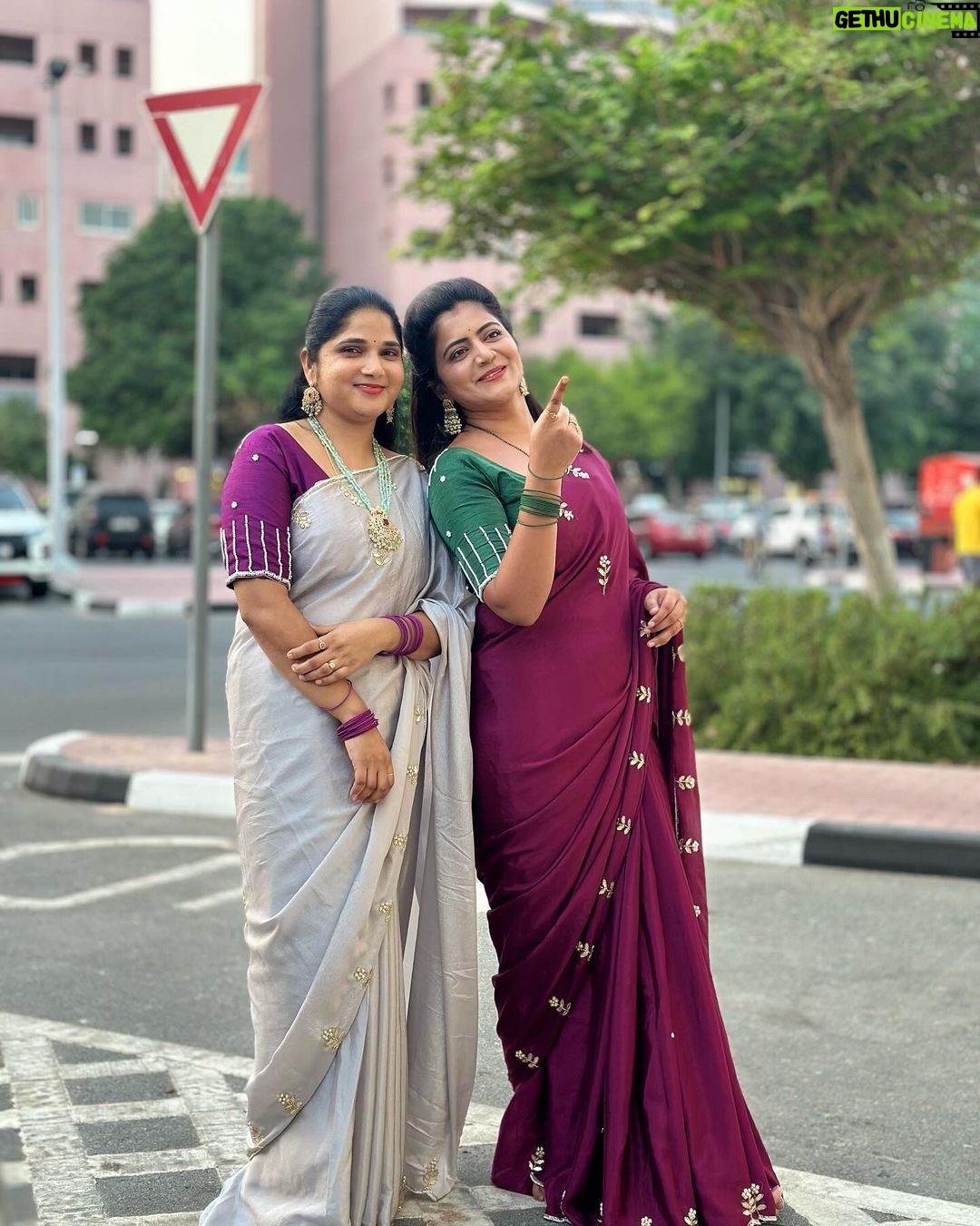 Shiva Jyothi Instagram - సద్దుల బతుకమ్మ .. . Our sarees from @pattusarees_dc3 ❤️ ‼️Disclaimer‼️ - all pictures are subjected to copyright! #saddulabathukamma #bathukamma #bathukamma2023 #dubaibathukamma Dubai, United Arab Emirates