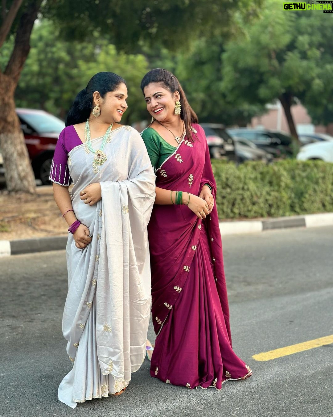 Shiva Jyothi Instagram - సద్దుల బతుకమ్మ .. . Our sarees from @pattusarees_dc3 ❤️ ‼️Disclaimer‼️ - all pictures are subjected to copyright! #saddulabathukamma #bathukamma #bathukamma2023 #dubaibathukamma Dubai, United Arab Emirates