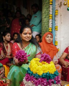 Shiva Jyothi Instagram - సద్దుల బతుకమ్మ శుభాకాంక్షలు❤️ #newpost #instagram #insatgood #pics #bathukamma #bathukammacelebrations #kavitha #kalavakuntla_kavitha_akka #telaganafestival #tealgana #hyderabad