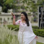 Shiva Jyothi Instagram - నాన బియ్యం బతుకమ్మ శుభకాంక్షలు❤️ Pics @thehashtag_photography ❤️ Saree @devi_collections5217 ❤️ ‼️Disclaimer‼️ - all pictures are subjected to copyright! #newpost #instagram #instagood #saree #sareelove #happiness #jyothakka #shivajyothi