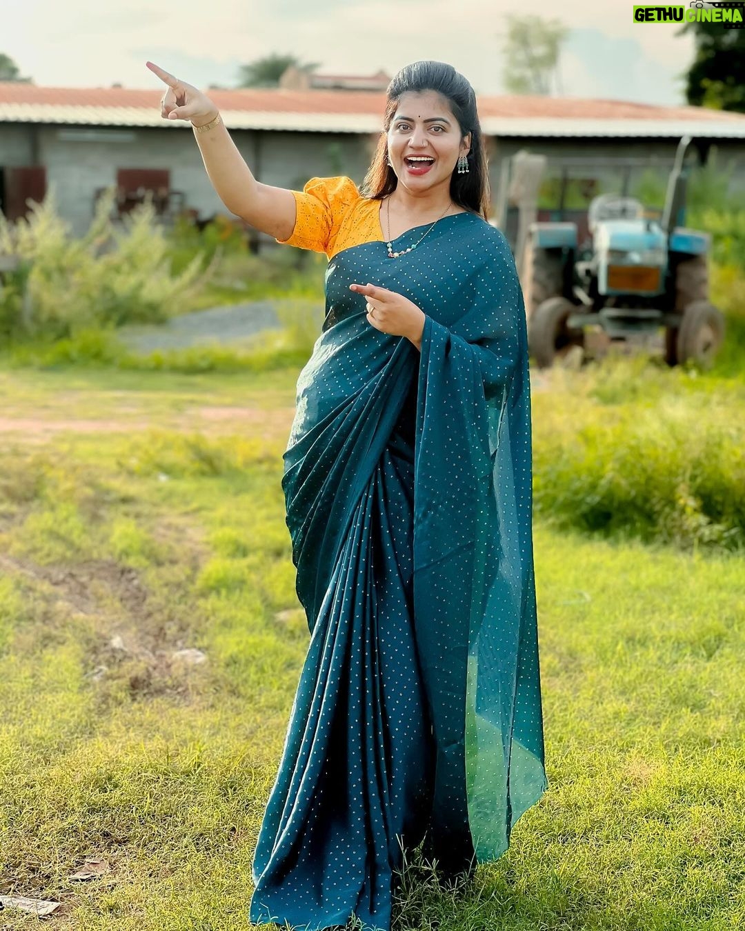 Shiva Jyothi Instagram - listen to your heart, not to people's opinions.❤️❤️ Saree @label_dishana ❤️ Pics @thehashtag_photography ❤️ #newpost #newpic #today #mondayvibes #newweek #newthoughts #happiness💕 #love #saree #sareelove #jyothakka #shivajyothi
