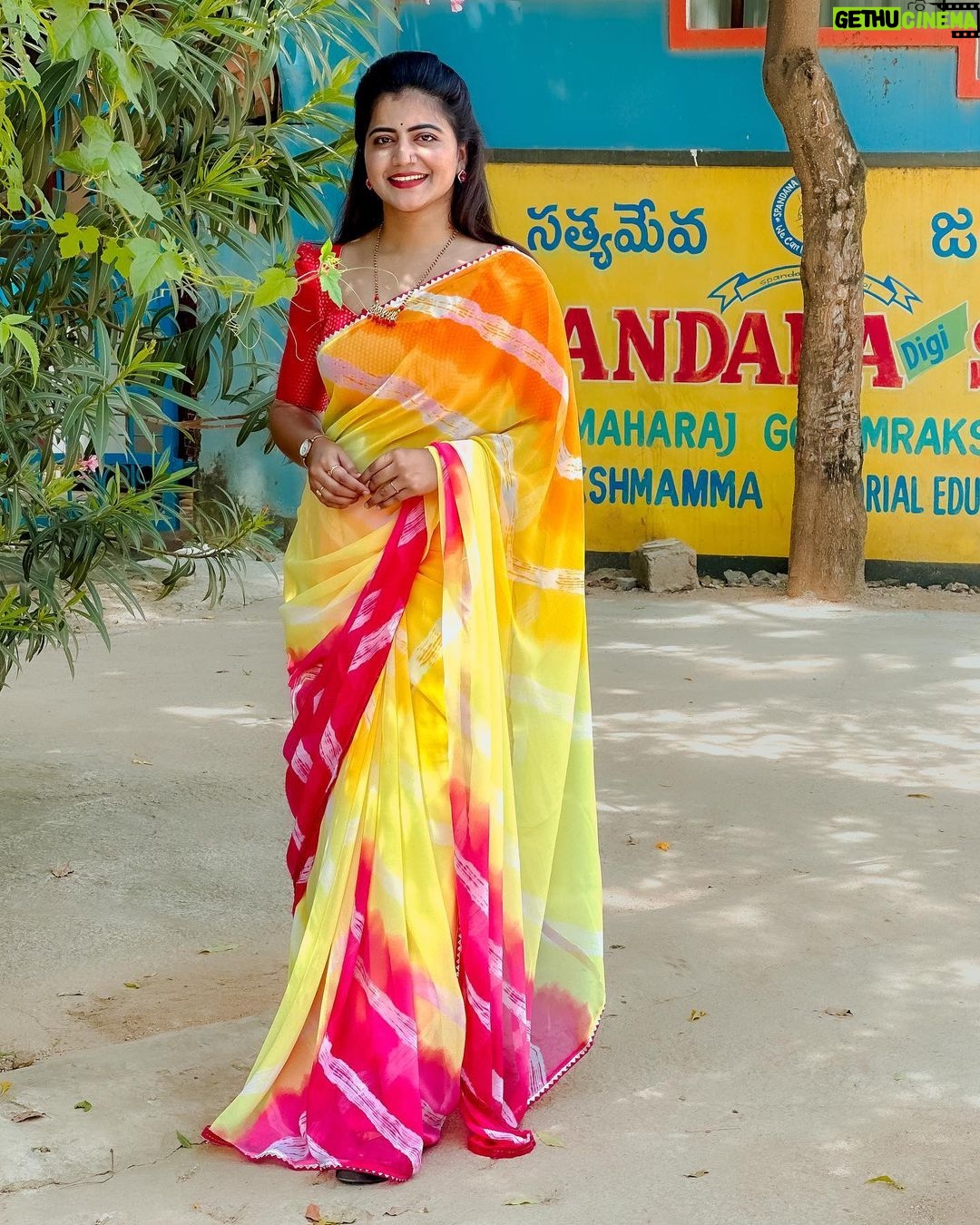 Shiva Jyothi Instagram - Making yourself happy again is the biggest comeback.❤️🤌🧿 Saree @label_dishana ❤️ Pics @thehashtag_photography ❤️ #newpost #instagram #instagood #saree #sareelove #yellow #pink #shivajyothi #jyothakka