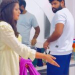 Shiva Jyothi Instagram - మరీ.. ఇట్ల దొర్కవడితే .. ఏం అనలేమ్.. 😢😢 . . . #serious #husbandserious #wifeserious #contentcreator #wifeandhusband #couple #homecleaning #livethelittlethings