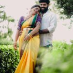 Shiva Jyothi Instagram - సద నన్ను నడిపే నీ చెలిమి పూదరై నిలిచే ప్రతి మలుపు ఇకపై స్వాగతమై న పేరే పిలిచే ….. @ganulymanthri❤️❤️ Saree&blouse @southtraditionalsarees Pics @thehashtag_photography Makeover @praneetha_beautymakeover #instagram #instagood #couplegoals #couple #newpost #photography📷 #happiness #blessed #loveofmylife Hyderabad