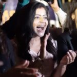 Shiva Jyothi Instagram - Finally I met DUO, who is very particular about getting language lessons done on time. And now that we can learn English via Telugu, he’s not letting me go without completing my streak! Here’s a short glimpse of our meet and his royal entry. Also, did I mention what an amazing dancer he is? @duolingo_india #duolingoindia #StarToGlobalStar #duolingoindia #duolingo
