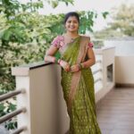 Shiva Jyothi Instagram – వేపకాయల బతుకమ్మ శుభాకాంక్షలు

Saree & blouse @label_dishana ❤️

Makeover @glamm_makeup_by_ranee ❤️

Jewellery @jewelleryforher3 ❤️

Pics @thehashtag_photography ❤️

#newpost #instagram #instagood #saree #sareelove #jyothakka #shivajyothi