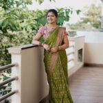 Shiva Jyothi Instagram – వేపకాయల బతుకమ్మ శుభాకాంక్షలు

Saree & blouse @label_dishana ❤️

Makeover @glamm_makeup_by_ranee ❤️

Jewellery @jewelleryforher3 ❤️

Pics @thehashtag_photography ❤️

#newpost #instagram #instagood #saree #sareelove #jyothakka #shivajyothi
