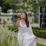 Shiva Jyothi Instagram - నాన బియ్యం బతుకమ్మ శుభకాంక్షలు❤️ Pics @thehashtag_photography ❤️ Saree @devi_collections5217 ❤️ ‼️Disclaimer‼️ - all pictures are subjected to copyright! #newpost #instagram #instagood #saree #sareelove #happiness #jyothakka #shivajyothi