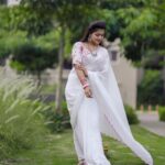 Shiva Jyothi Instagram - నాన బియ్యం బతుకమ్మ శుభకాంక్షలు❤️ Pics @thehashtag_photography ❤️ Saree @devi_collections5217 ❤️ ‼️Disclaimer‼️ - all pictures are subjected to copyright! #newpost #instagram #instagood #saree #sareelove #happiness #jyothakka #shivajyothi