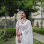 Shiva Jyothi Instagram - నాన బియ్యం బతుకమ్మ శుభకాంక్షలు❤️ Pics @thehashtag_photography ❤️ Saree @devi_collections5217 ❤️ ‼️Disclaimer‼️ - all pictures are subjected to copyright! #newpost #instagram #instagood #saree #sareelove #happiness #jyothakka #shivajyothi