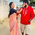 Shiva Jyothi Instagram – నీవే నీవే… నీవే నీవే…
ఏదైనా నీ తరువాతే అనిపిస్తుందే ఇలా..
@ganguly_manthri ❤️
.
.
@joshapp.telugu @officialjoshapp 

#jyothakka #shivajyothi #réel #content #couple #love #prabhas #prabhassongs #darling Hyderabad