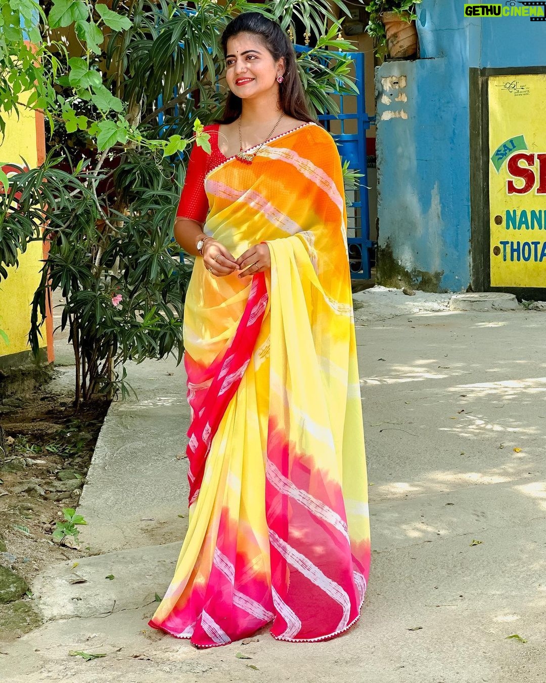Shiva Jyothi Instagram - Making yourself happy again is the biggest comeback.❤️🤌🧿 Saree @label_dishana ❤️ Pics @thehashtag_photography ❤️ #newpost #instagram #instagood #saree #sareelove #yellow #pink #shivajyothi #jyothakka