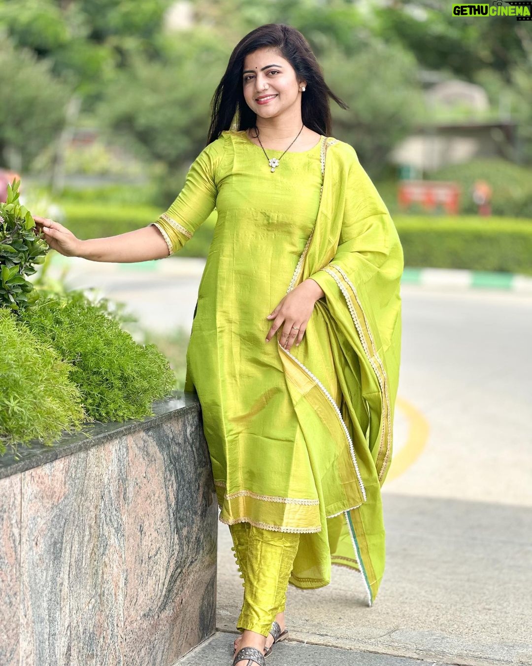 Shiva Jyothi Instagram - Be strong, ups and downs are part of life!🫶🤌 Pics @ganguly_manthri ❤️ Outfit by @mickeyfashions6 ❤️ #newpost #instagram #instagood #greenlove #chudidar #selflove #postivevibes #jyothakka #shivajyothi