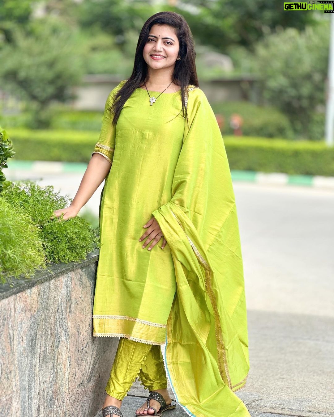 Shiva Jyothi Instagram - Be strong, ups and downs are part of life!🫶🤌 Pics @ganguly_manthri ❤️ Outfit by @mickeyfashions6 ❤️ #newpost #instagram #instagood #greenlove #chudidar #selflove #postivevibes #jyothakka #shivajyothi